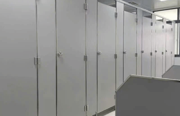 Báo giá thi công vách ngăn Compact HPL theo m² mới nhất 2025