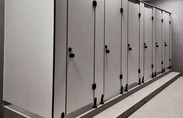 Thi công vách ngăn Compact HPL quán cà phê